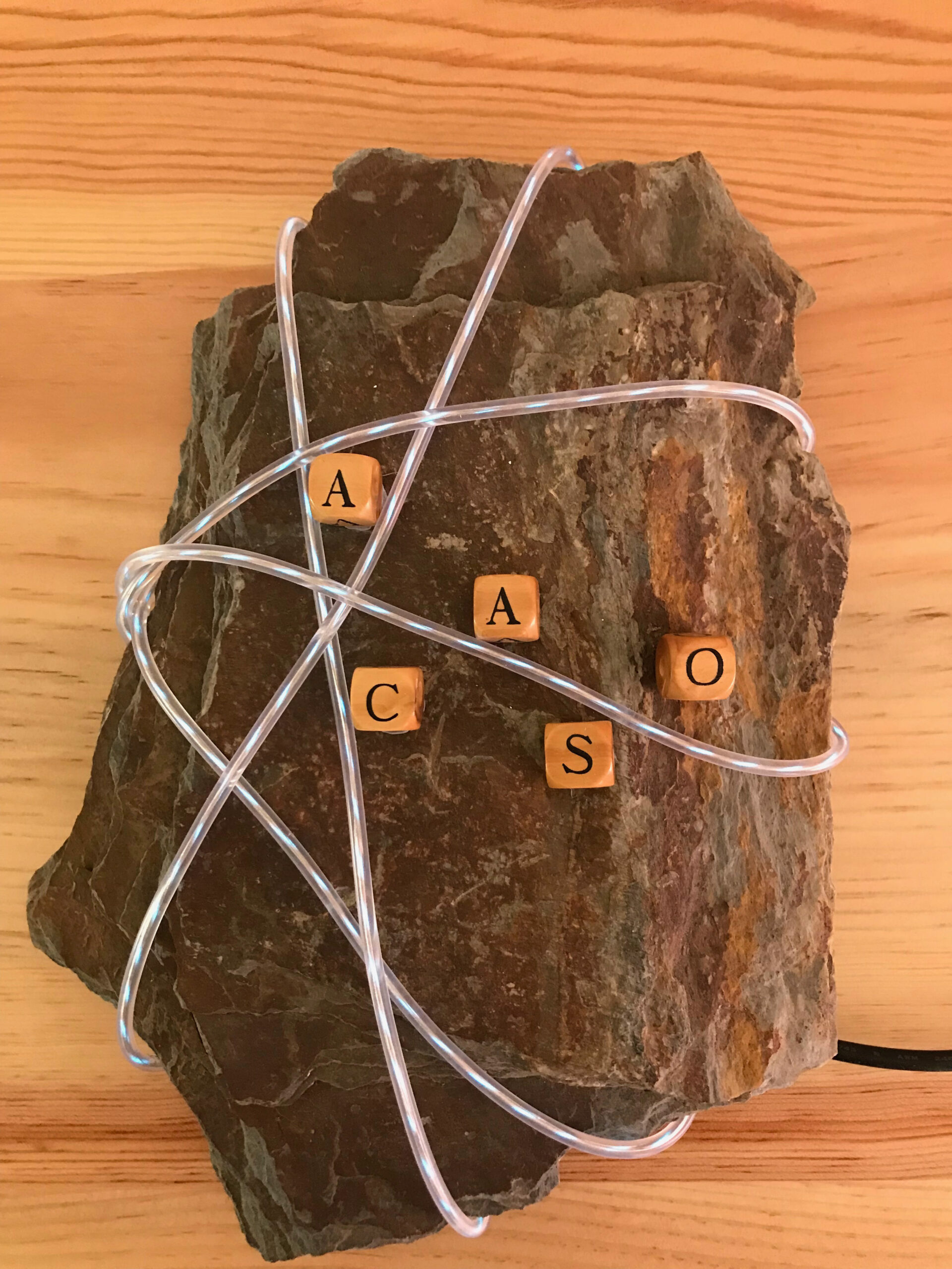 Acaso (Hasard) Fil électroluminescent, schiste 30 x 17 cm