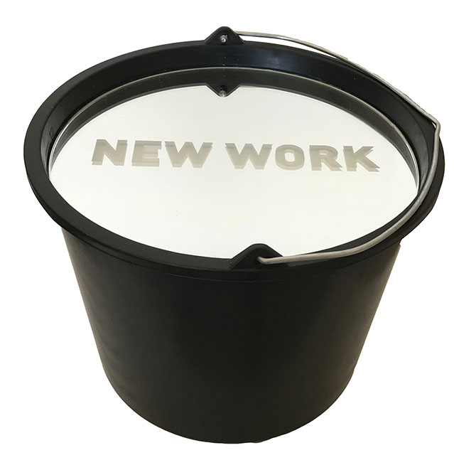 New work, Seau, miroir sablé 25 x 35 cm, édition limitée : 3 exemplaires numérotés et signés