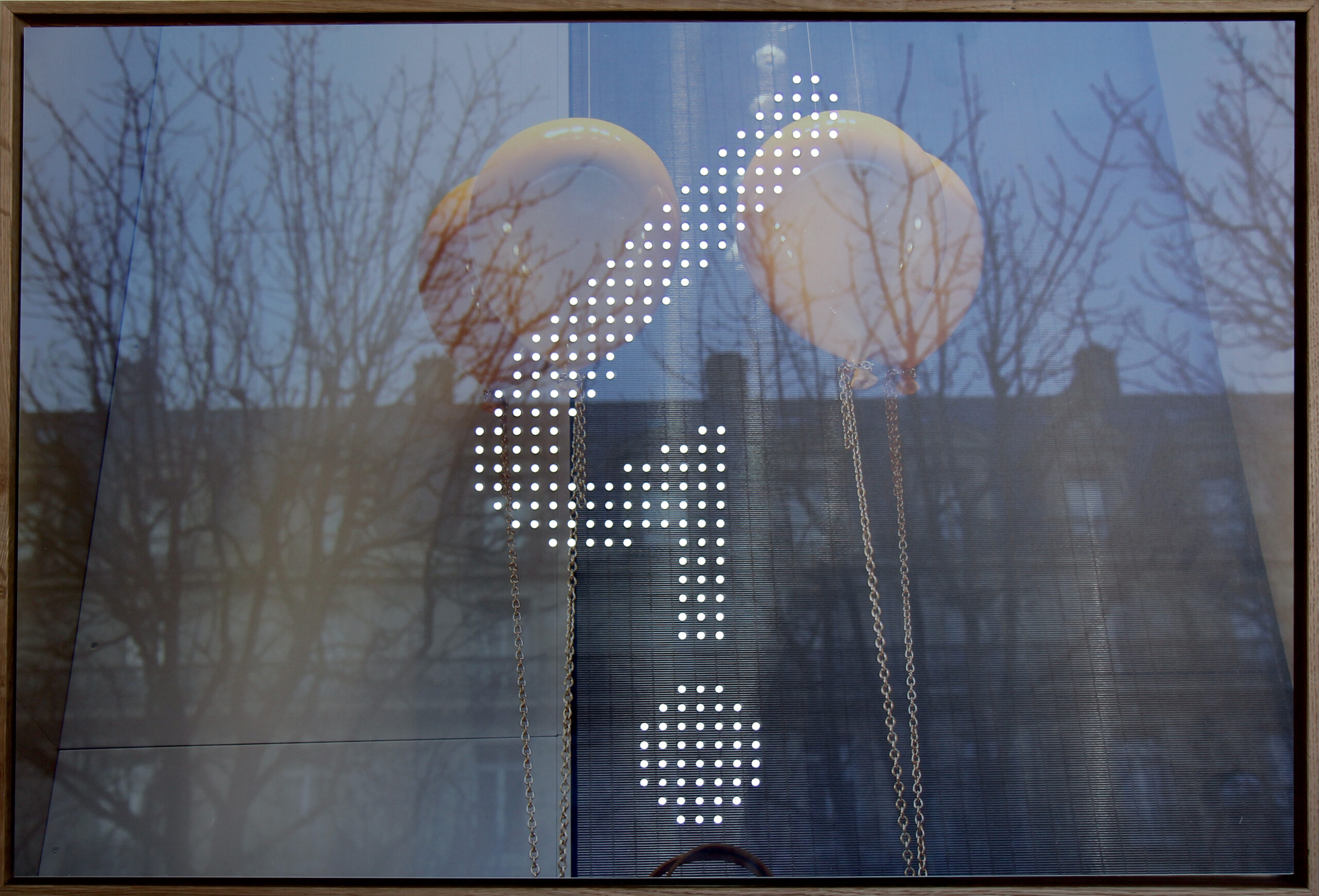 Point d'ironie 2 Tirage photo unique sur dibond, éclairage par leds, encadrement caisse américaine chêne 93 x 65 cm