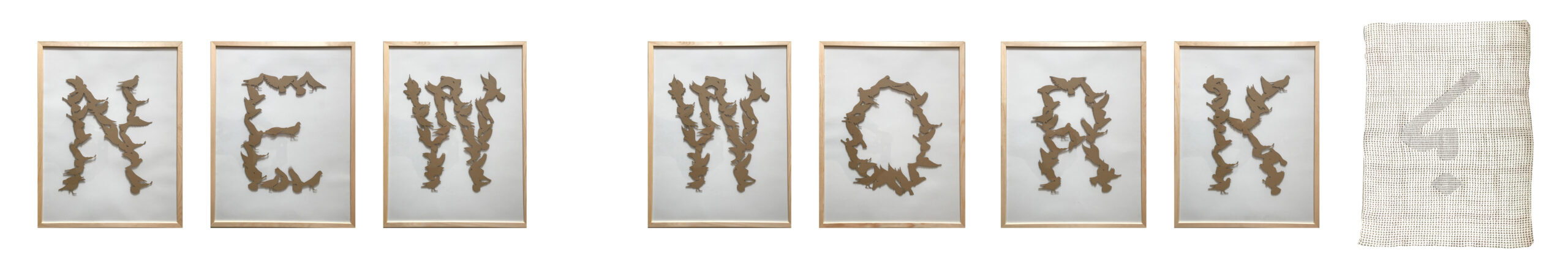 Technique mixte, carton et coton, lettres découpées et point d'ironie au crochet, 60 x 445 cm