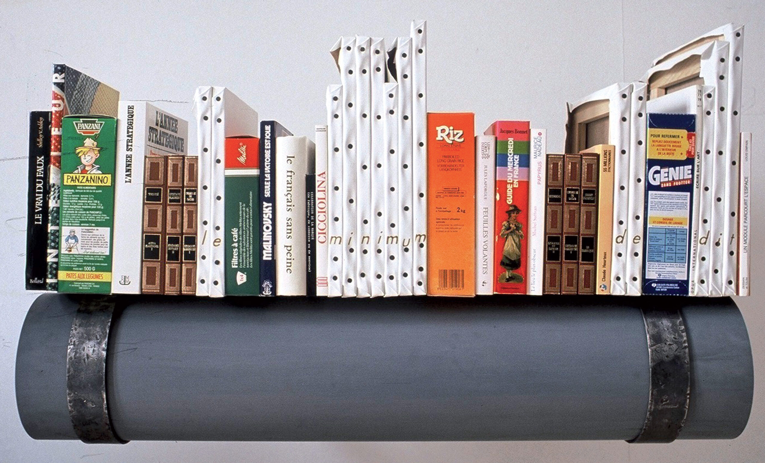Au pied du mur Technique mixte, livres, packaging, toiles 55 x 93 cm